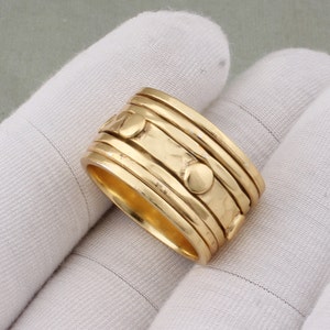 Anillo giratorio chapado en oro de 22 quilates: banda bohemia de latón hecha a mano