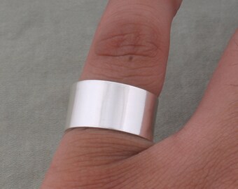 ANELLO AD AMPIA FASCIA CON DIAMANTI - Asta Gioielli - Associazione