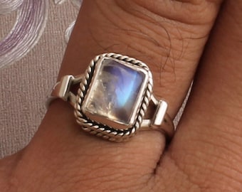 Rainbow Moonstone Silver Ring: 925 Sterling Silver Rectangle Gemstone