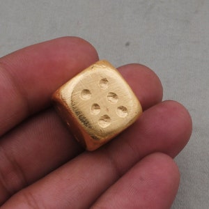 Dados metálicos de latón 1D6 (1 de seis caras), de latón chapado en oro, para juegos de rol de mesa, CCG, cartas, dados aleatorios chapados en oro.