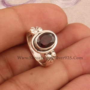 Anello in argento sterling con granato rosso: anello fatto a mano con pietra preziosa ovale