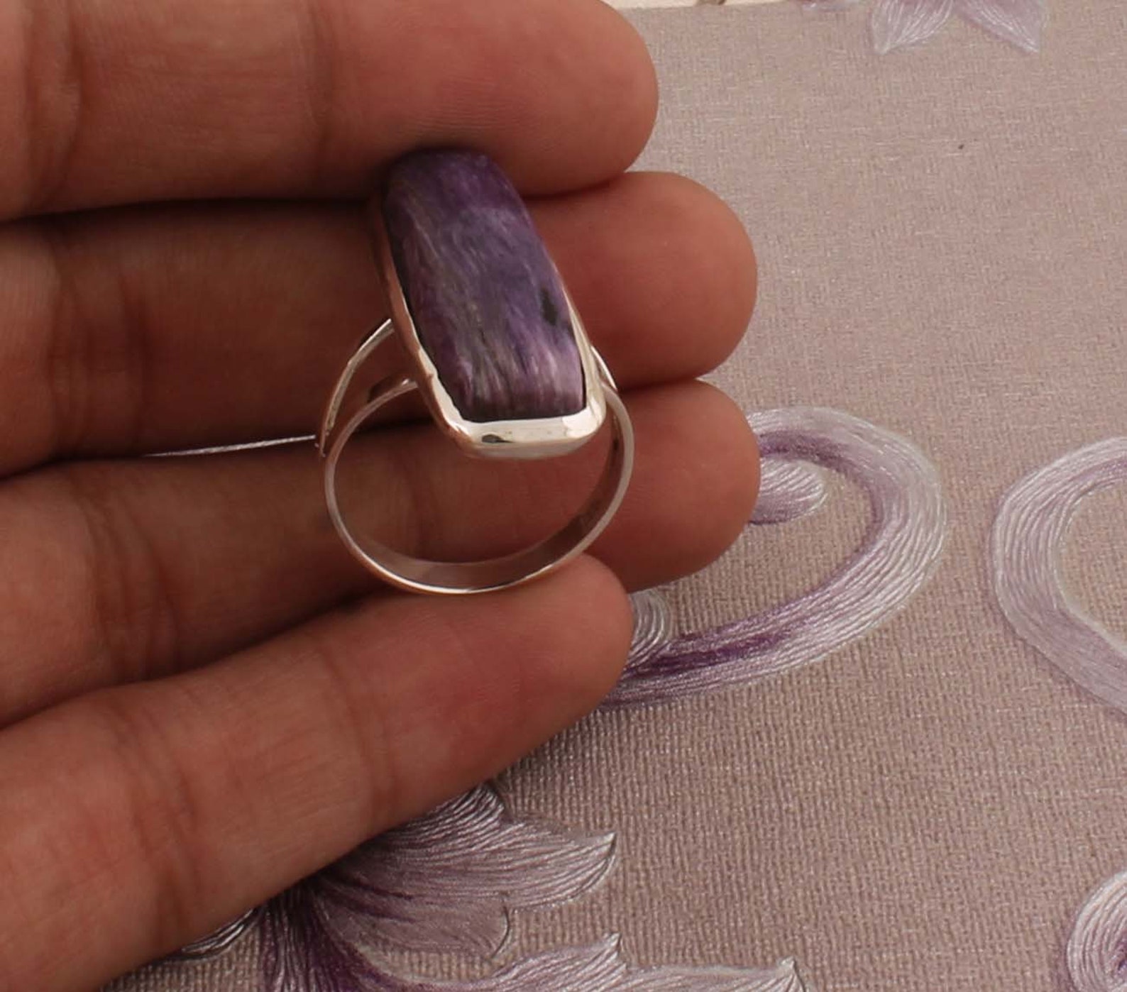 Anello con pietra preziosa Charoite/ Anello importante/ Anello in