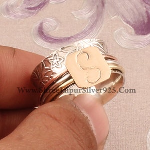 Envío rápido y gratuito. Anillo personalizado de plata con inicial, nombre, letra, fecha, año, número, números romanos y dirección. Anillo para hombre y mujer.