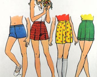 UNCUT Simplicity 5633 Shorts, hip 40