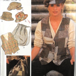Puede incluir: Imagen de una mujer con un chaleco y sombrero de patchwork. La imagen también muestra ilustraciones de un chaleco, sombreros y una bolsa con cordón. Los artículos tienen un esquema de color marrón y beige, con varios patrones de cuadros y patchwork.