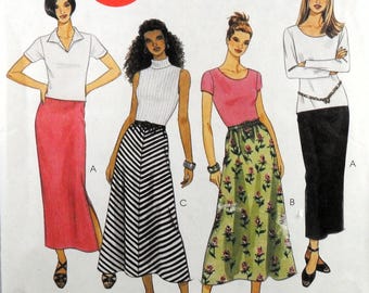 McCall's 8716 Skirt for Stretch Fabrics, hip 34.5