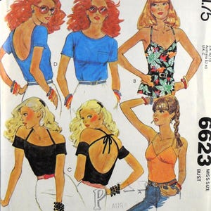 Pode incluir: Envelope de padrão de costura vintage McCall's com ilustrações de tops e vestidos femininos. Os designs incluem um top azul, um top com estampa floral e um top preto com as costas baixas. O texto "6623" e "MISS SIZE" são visíveis.