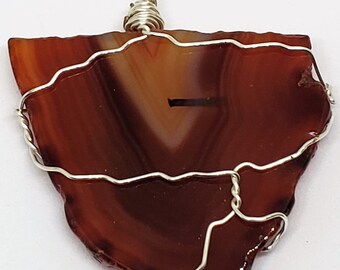 Collier de tranche de pierre d’Agate enveloppé de fil du Botswana