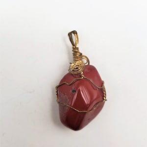 Gouden draad gewikkeld rode jaspis stenen hanger ketting