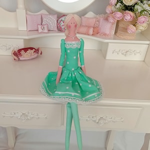 Bambola Tilda, bambola fatta a mano, decorazione per il soggiorno, bambola di stoffa, bambola da interni, regalo per una bambina, arredamento per la casa, regalo per la mamma, bambola di pezza