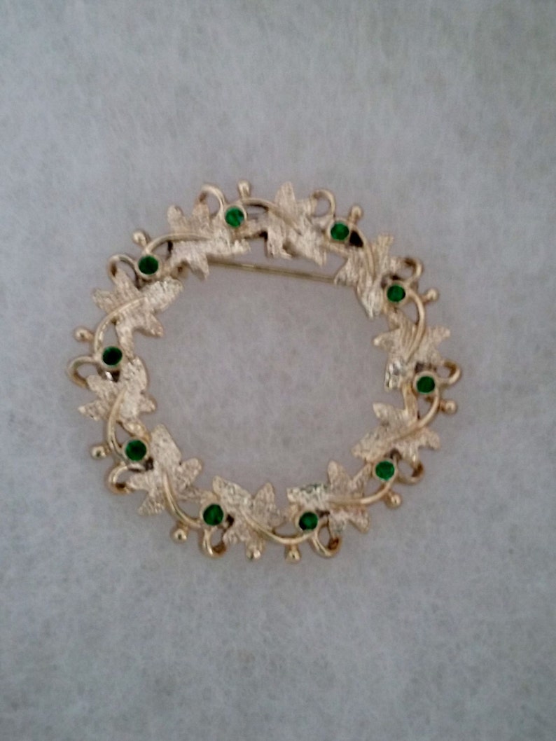 Gerry/'s Goldtone Crystal Holiday Wreath BroochVintage Christmas Wreath Brooch