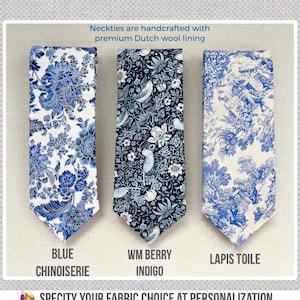 Puede incluir: Tres corbatas con distintos patrones en azul y blanco etiquetadas como Blue Chinoiserie, WM Berry Indigo y Lapis Toile. El texto PinkPeony by Christy aparece arriba, con información adicional sobre opciones de tela y productos debajo.