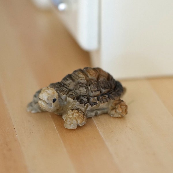 Miniature Tortoise , 1:12 Scale Dollhouse Turtle G047