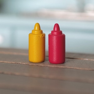 Puppenhaus Miniatur Ketchup & Senf Flaschen Set von 2 - E071