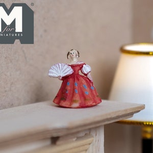 1:12 Puppenhaus Miniatur Figur Tanzende Dame, Dame in Cerise - B086