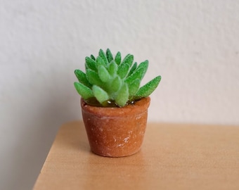 Dollhouse miniature plant with clay pot 1:12 scale plant - 13/16"(H) - B067