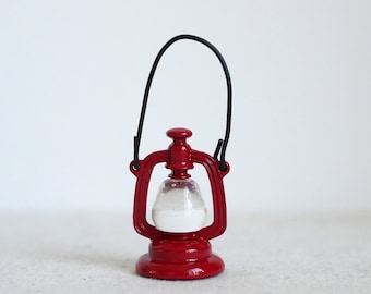 1:12 dollhouse miniature metal kerosene lamp lantern, outdoor lighting outdoor light lamplight camping light lantern (Red) - C084