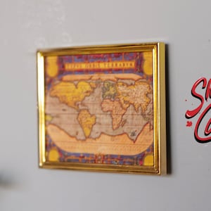 Mapa del mundo antiguo en miniatura con marco de metal, escala 1:12, decoración para casa de muñecas, 2-1/16 pulgadas de ancho - F055