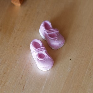 Miniature Decoration Baby Shoes 1 Inch Scale Dollhouse Supplies Child Shoes - G075