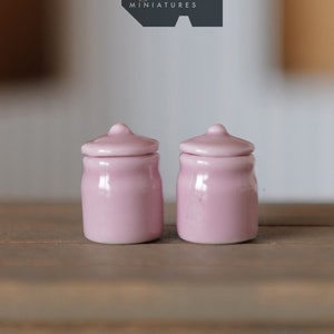 Miniature Ceramic Jars and Lids 1:12 Scale Dollhouse Supplies Kitchen Containers Set of 2 (pink) - G027