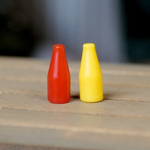 Puppenhaus Miniatur Ketchup & Senf Flaschen 2er Set, Maßstab 1:12 Miniatur Flaschen - F061