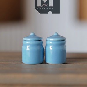 Miniature Ceramic Jars and Lids 1:12 Scale Dollhouse Supplies Kitchen Containers Set of 2 (blue) - G027