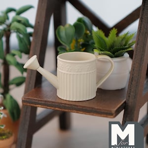 Arrosage miniature en métal Pot d'eau de fleur en métal à l'échelle 1:12 33/16 po. de haut (beige) - B063