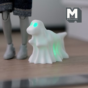 Miniatura per casa delle bambole con dinosauro fantasma drappeggiato, luce LED bianca micro - B042