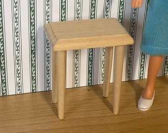 Tavolino in miniatura non finito e non verniciato in scala 1:12, alto 5 cm - I034