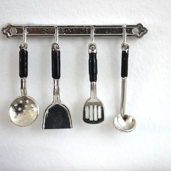 1:12 dollhouse miniature metal cooking utensils set with wall hanger slotted turner spatula ladle skimmer (silver style) - D042