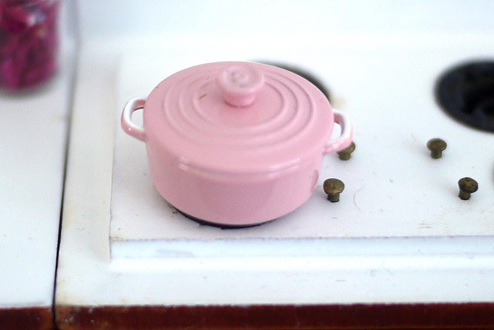 Dollhouse Supplies Metal Cooking Pot  dolls house 1 12 miniature Metal Cooking Pot (pink) - A033