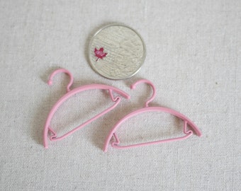 Dollhouse Supplies Miniature Clothes Hanger set of 2 (4cm(L) x 2.5cm(H) G059