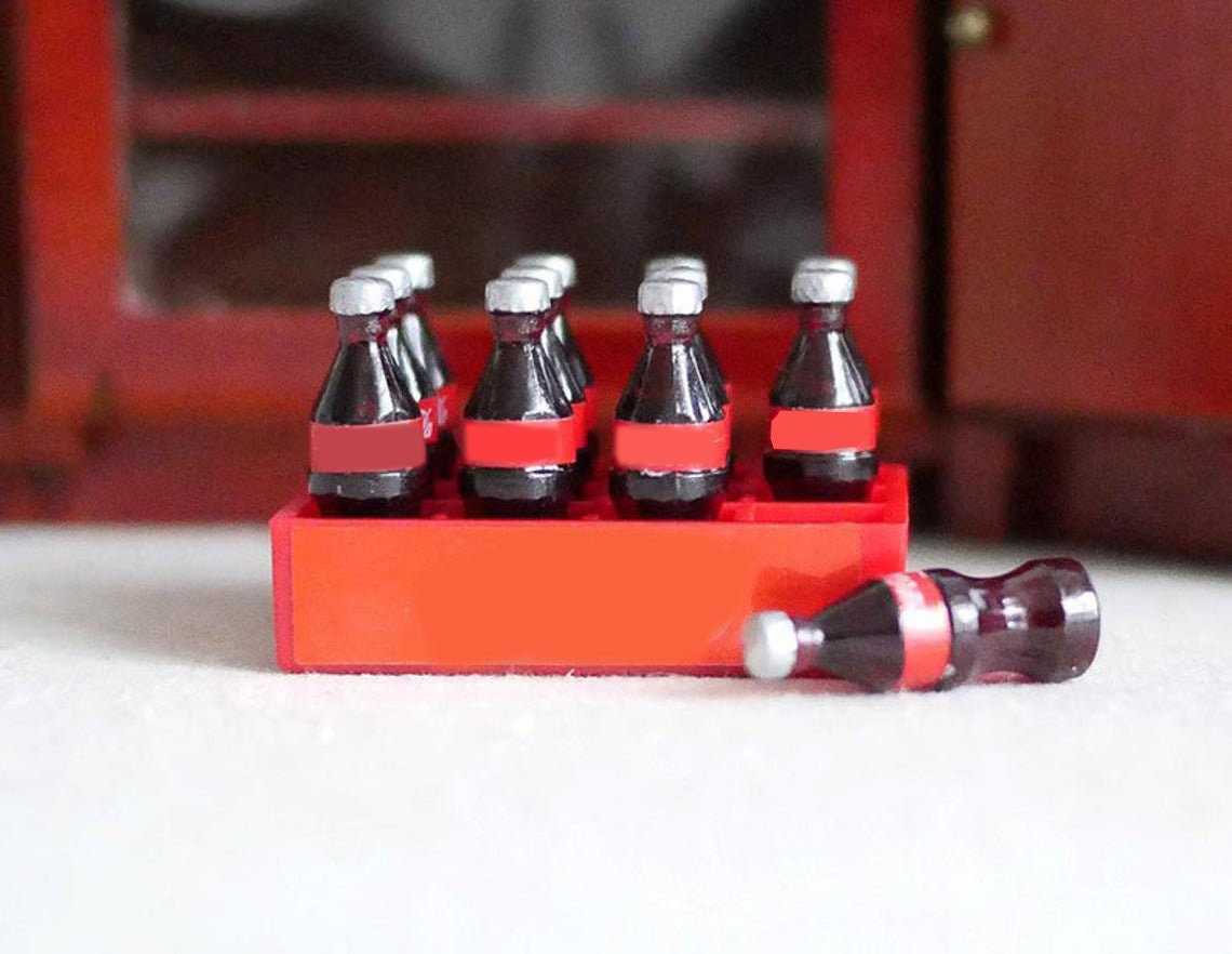 Vintage Miniatur von Coca Cola Flaschen 1:12 Puppenhaus Zubehör Getränke Cola 