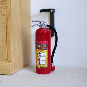 1:12 Dollhouse safety equipment miniature fire extinguisher cylinder with wall holder (red) - E079