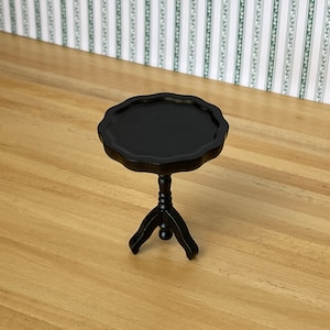 1:12 Miniature Pie Crust Coffee Table , Miniature Coffee Table , Miniature End Table , Dollhouse Round Table - I009