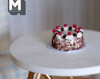 Miniature maison de poupée gâteau au chocolat et aux cerises à l'échelle 1:12 - E013