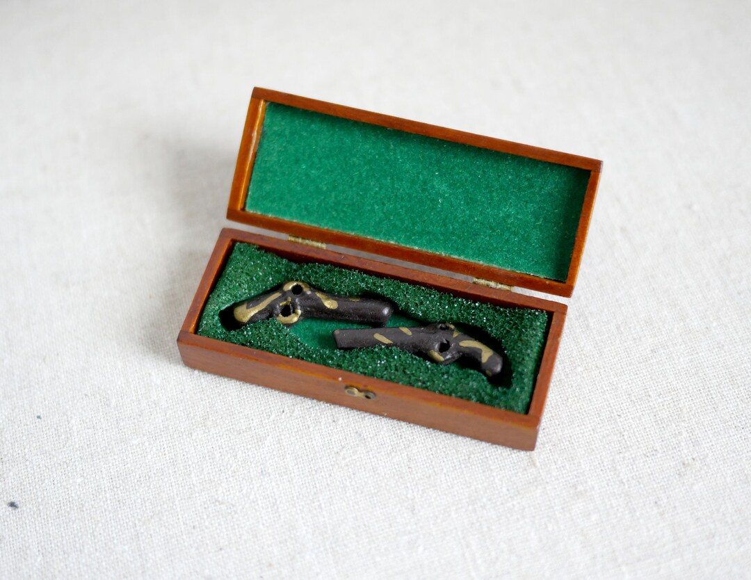112 Dollhouse Miniature Dueling Pistols / Dollhouse Gun / Miniature