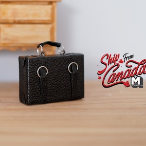 1:12 accessoires de vêtements pour maison de poupée valisette miniature enveloppée de similicuir (noir) C043