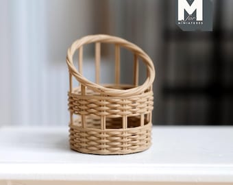Cesta miniatura de imitación de mimbre a escala 1:12 para casa de muñecas, cesto de ropa de ratán, contenedor de almacenamiento de 4,7 cm de alto (beige) - C068