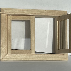 Puppenhaus Fensterflügel mit 2 Schwingtüren DIY Miniatur unfertiger hölzerner 1:12 Fensterrahmen (Rückseitenverkleidung separat erhältlich) - i026