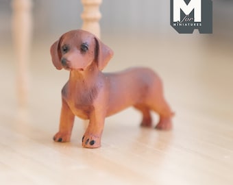 ミニチュア立ち姿ダックスフンド 1/12スケール ジオラマ犬 全長2-1/8インチ（キャスト樹脂製）（ブラウン） - H046
