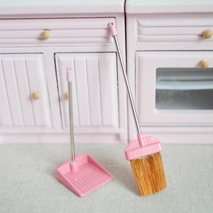1/12 Dollhouse Supplies Miniature brush, broom, Sweep, Dustpan 1:12 Dolls House bathroom, Kitchen D076