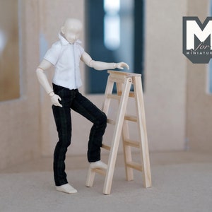 Tabouret miniature pour maison de poupée non peint, non fini, 4 marches hautes en bois - J041