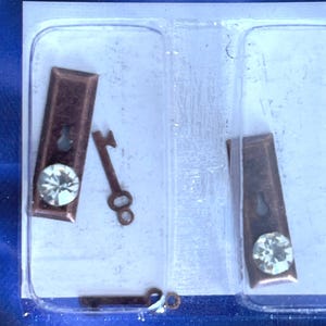 Dollhouse Miniature Crystal Door Knob with Key Plate 2 Piece Pack - G076