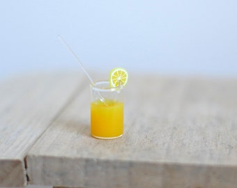 1:12 scale Dollhouse Supplies miniature glass of orange juice - E084