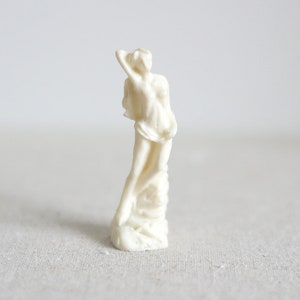 1:12 Puppenhaus Miniatur Weiße Dame Stehende Skulptur (Weiß) - B055