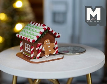1:12 scale Dollhouse Miniature Christmas Gingerbread House Gingerbread Santa Clause J027