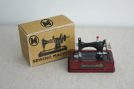 Générique Machine à Coudre Miniature simulée, Jouet Exquis, décoration de Bureau, adaptée passionnés, Machine Portable pour