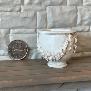 Macetero de flores para casa de muñecas, macetero en miniatura con respaldo plano, macetero a escala 1:12, macetero de tres cuartos de círculo, jarrón de flores - C104