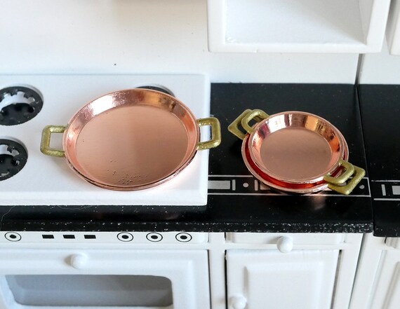 Puppenhaus-Zubehör Küchenset – 3 Pfannen & 1 Topf Mit Deckel Aus Kupfer, Maßstab 1:12, Für Puppenküche & Miniatur-Deko
